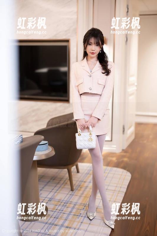 语画界 - Emily顾奈奈酱自带“潮流”标签，这校服最新图集又要火？
