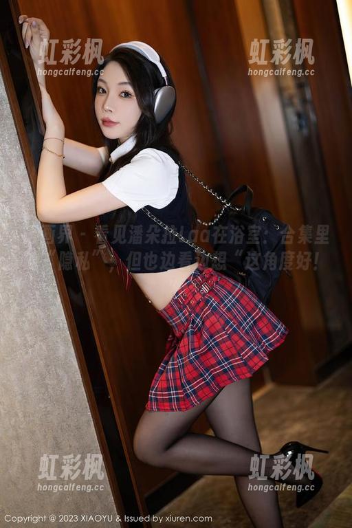 语画界-潘朵拉Laa 语画界 - 看见潘朵拉Laa在浴室:合集里的“隐私”,但也边看边想“这角度好!”