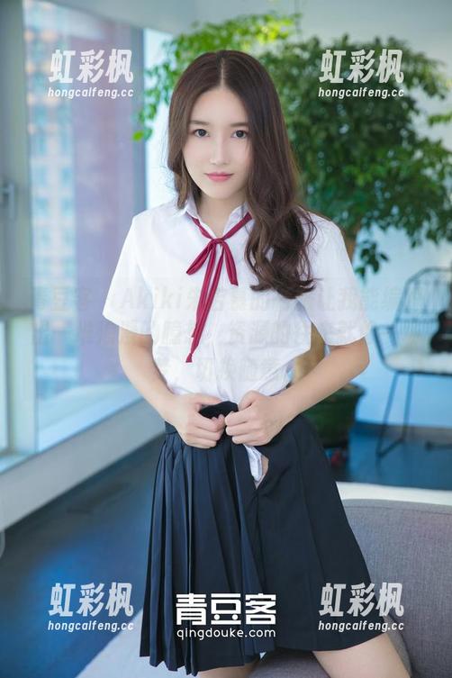 青豆客-Akiki朱若慕 青豆客 - Akiki朱若慕的制服让我能编织出一堆浪漫的臆想,资源的往来就像一场梦,切换随意。