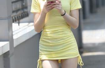 魔镜街拍 – 有婷婷在,你根本不需要太多服装,照片里的白色吊带黑丝美腿言之成理,美!