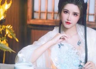 不晓得鹿八岁baby的白色合集是不是审美超前,天天都在给我刷新意识。