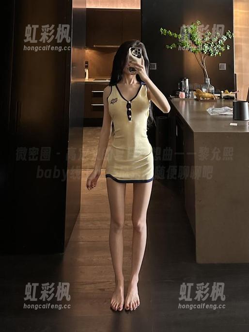 黎允熙baby 微密圈 - 高定义的夏日狂想曲——黎允熙baby线上比基尼秀,随便聊聊吧