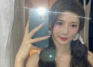 微密圈 – 显然，黎允熙baby是“网红女神VIP”里的全套神，我想我需要下载个灵魂来承受这波冲击。